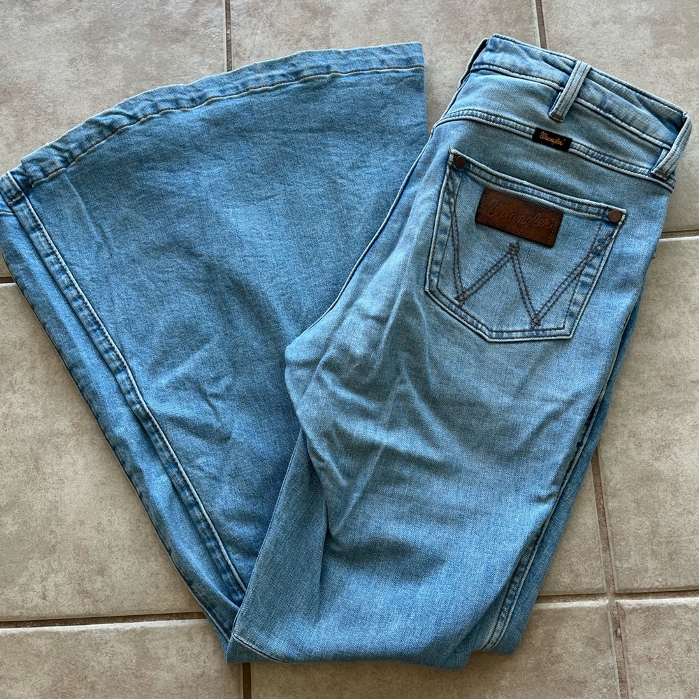 Wrangler Retro Flare High Rise Jean